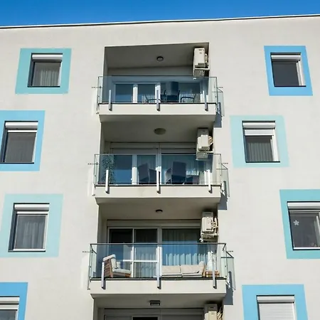 Azure Apartment *